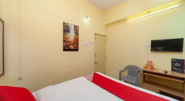 OYO 24898 Senthur Murugan Residency
