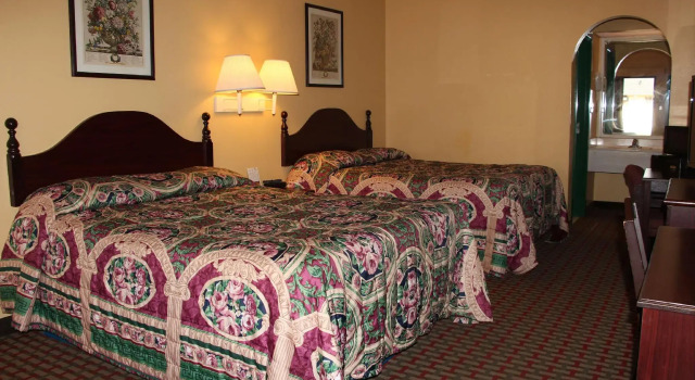 Четырёхместный номер Standard Jameson Inn Conyers