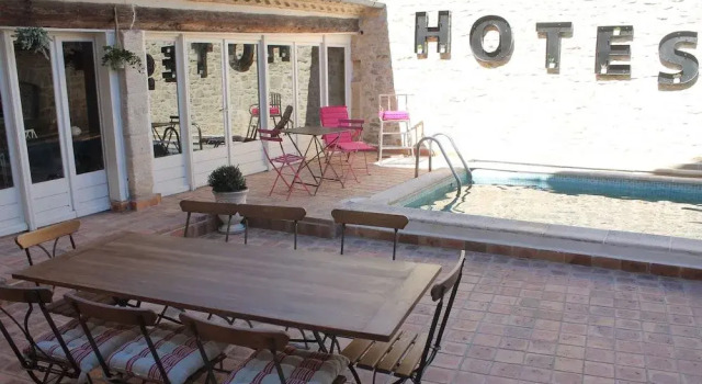 LA DEMEURE Bed and Breakfast, Book Hotel Hotels in Gard with a Pool, Swimming Pool