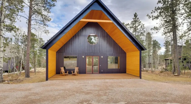 Коттедж с 3 комнатами с балконом Tree House A-frame Cabin at Powder House Pass