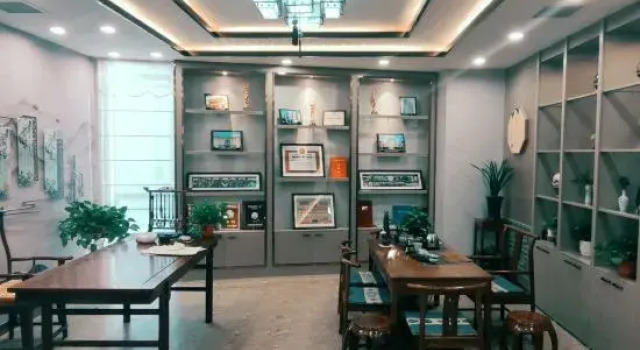 Hualong International Holiday Hotel, Rezerwuj Hotel Hotele biznesowe w Gansu, 4* 5*
