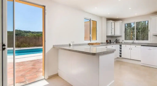 Charming 4-Bed Villa in San Roque, Reserva ahora Villa San Roque Costa de la Luz