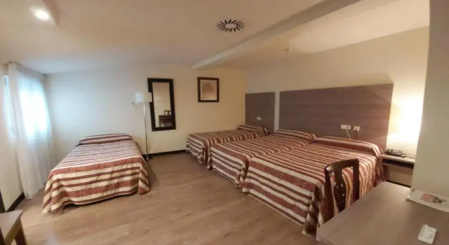 Четырёхместный номер Standard Hotel Centro Los Braseros