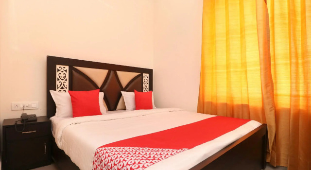 OYO 23235 Hotel Roopmahal & Restaurant, Book Hotel Amritsar Punjab