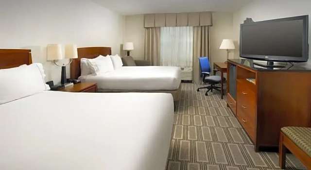 Люкс с 2 комнатами Holiday Inn Express Baltimore at the Stadiums by IHG