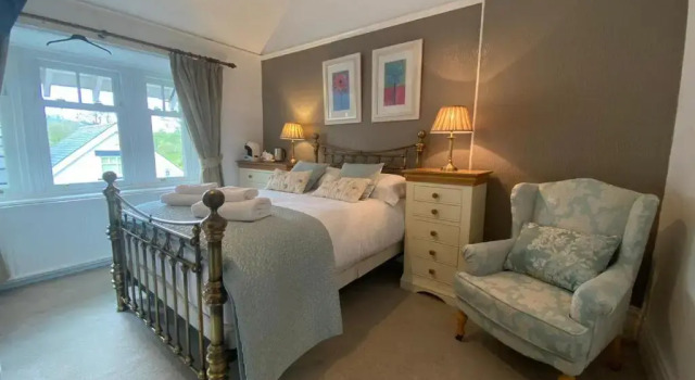Lakeside Country Guest House