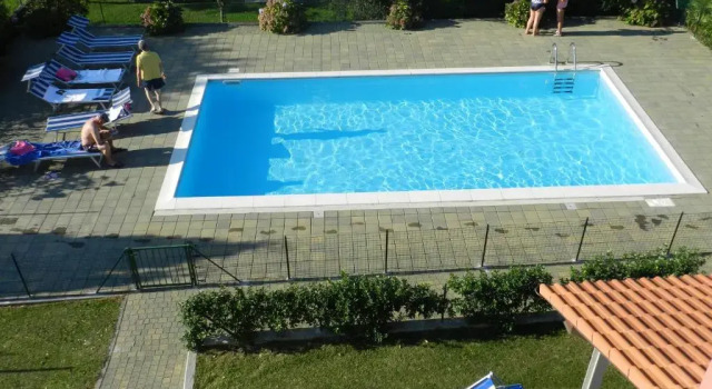 Residence Girasole Casa Rossa B, Book Hotel Hotels in Como with a Pool, Swimming Pool