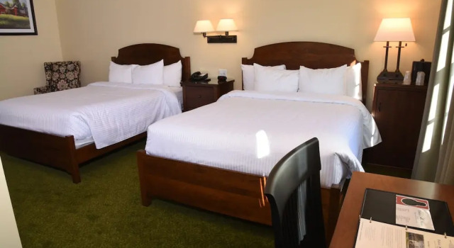 Четырёхместный коттедж Publick House Historic Inn and Country Motor Lodge