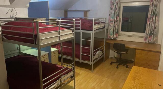 Кровать в общем номере Suburb Hostel