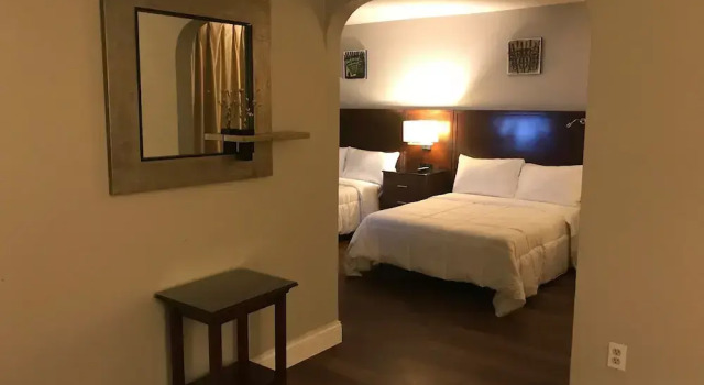 Четырёхместный люкс Luxury Stratus Suites Boutique Hotel