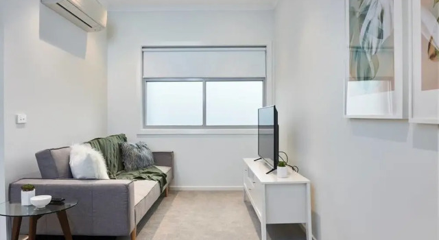 Open and Flowy 1 Bedroom Apartment in Chadstone, Book Apartment  