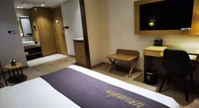 Люкс Homeinn Plus Hotel (Shanghai Zhonghuan Jinshajiang Road Fengzhuang Subway Station)