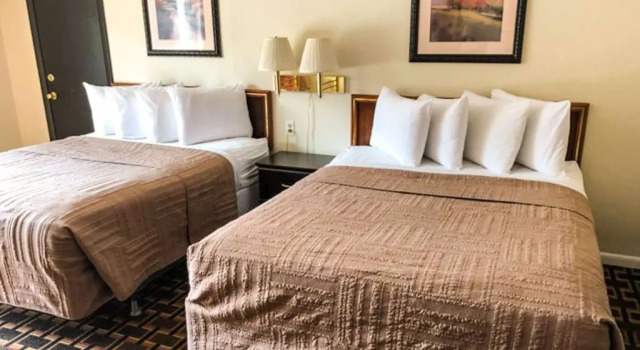 Четырёхместный номер Standard Colonial Inn Ellsworth