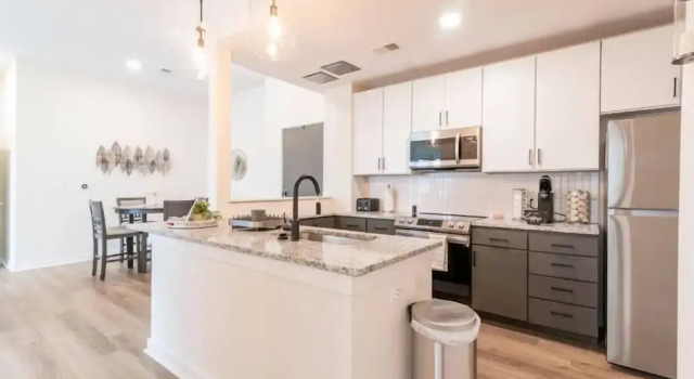 Cozy Apartment with WiFi 206, Забронировать Апартаменты/квартира Шарлотте Северная Каролина, рядом с Залы славы Национальной Ассоциации гонок серийных автомобилей