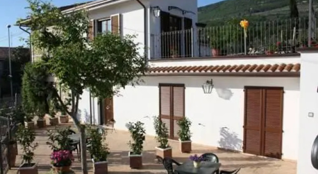 Appartamenti Elisa, Varaa Hotelli Rivotorto Umbria