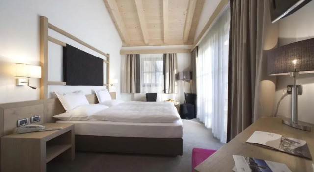 Двухместный номер Standard с балконом Hotel La Fradora - Dolomites Hotel