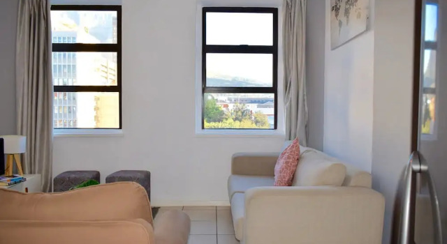 1 Bedroom Flat With Views of Table Mountain and Lions Head