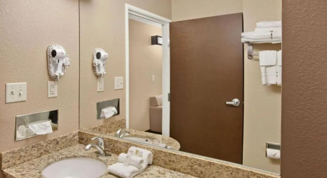 Четырёхместный номер Standard Microtel Inn & Suites-Sayre, PA
