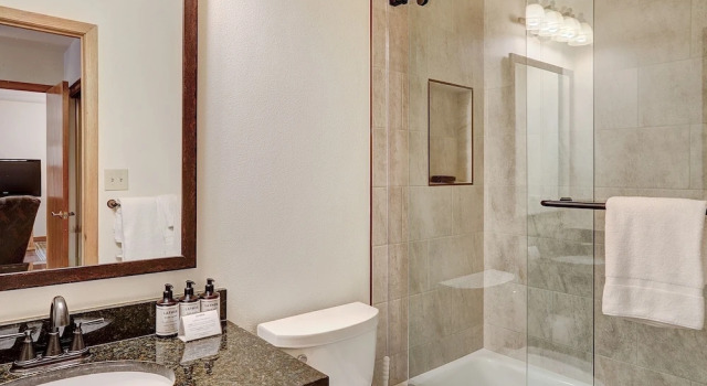 Номер Standard Newly Renovated 2 Bed/ 2 Bath Beaver Creek  2 Bedroom Condo by RedAwning