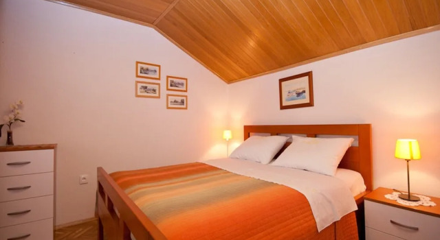 Apartment With Terrace, Prenota Appartamento Hotel a Isole Quarnerine con parcheggio, Parcheggio