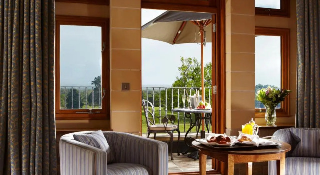 Suite junior cu balcon South Lodge Hotel