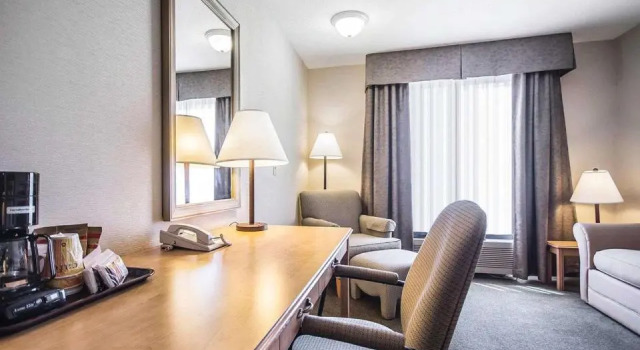 Четырёхместный номер Deluxe Comfort Inn & Suites
