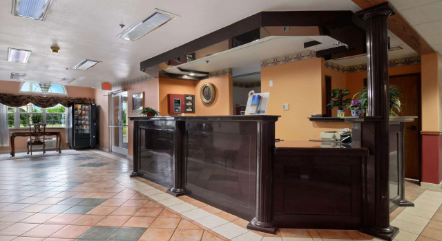 Microtel Inn and Suites Clarksville, Забронировать Отель Кларксвилл Теннесси