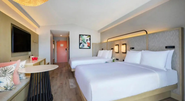 Четырёхместный номер Standard с видом на горы Crowne Plaza Resort Saipan