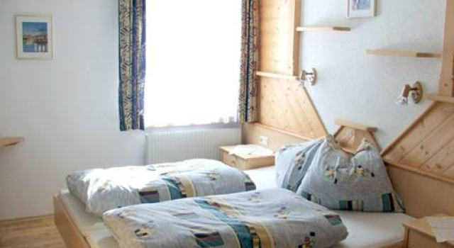 Haus Rali, Забронировать Отель Отели Санкт-Антон-ам-Арльберг с парковкой, рядом с Train Station Sankt Anton am Arlberg, Парковка