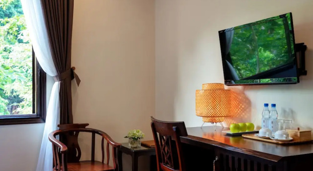 Номер Deluxe с балконом и с видом на озеро Tam Coc La Montagne Resort & Spa Ninh Binh