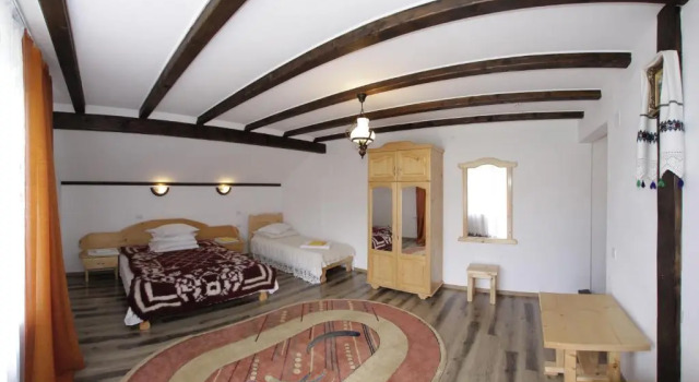 Pensiunea Lacramioara, Varaa Hotelli Hotellit Carpathians - Romania uima-altaalla, Uima-allas