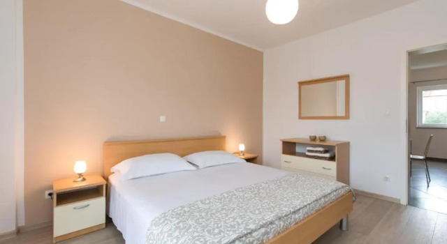 Apartments Laura, Забронировать Апартаменты/квартира Отели Крка с парковкой, рядом с Krk Harbour, Парковка