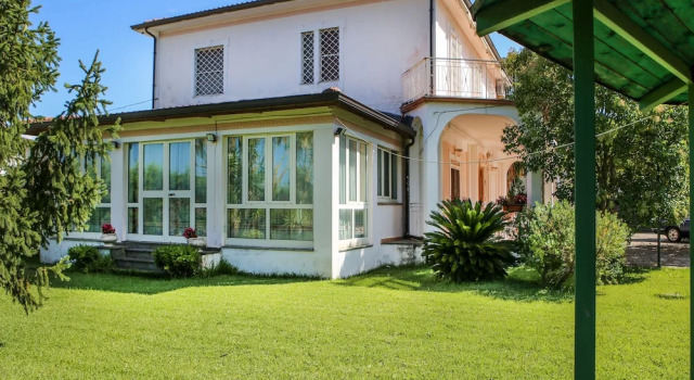 Villa del Prato, Забронировать Вилла Отели Ламеция-Терме с парковкой, Парковка