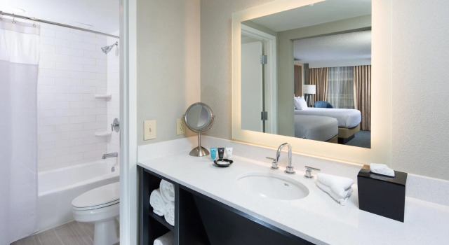 Четырёхместный номер Standard Crowne Plaza Melbourne-Oceanfront by IHG