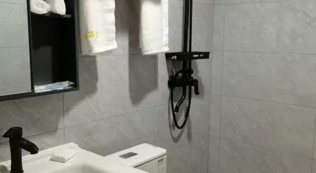 Трёхместный номер Standard Huarui Hotel (Kunshan High-speed Railway South Station Branch)