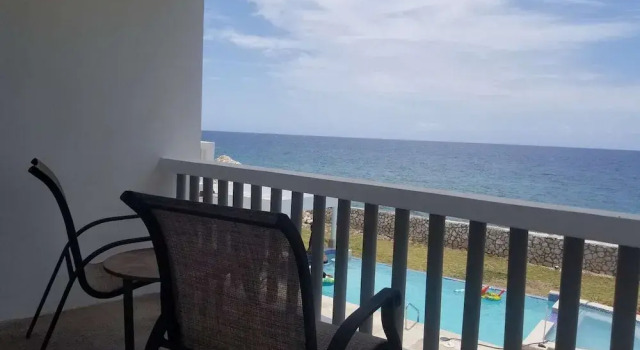 Вилла Luxury Blue Shores  Hideaway