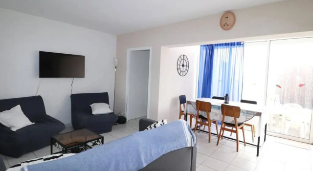 Maison Méditerranéenne 60m² avec Patio et Parking Privé, à 5min de la Plage, 3 Pièces Confortables - FR-1-307-6, Book Hotel Hotels in Camargue with a Pool, Swimming Pool