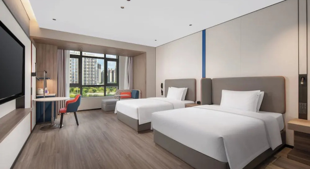 Четырёхместный номер Standard с видом на сад Holiday Inn Express Chongqing Tongliang by IHG