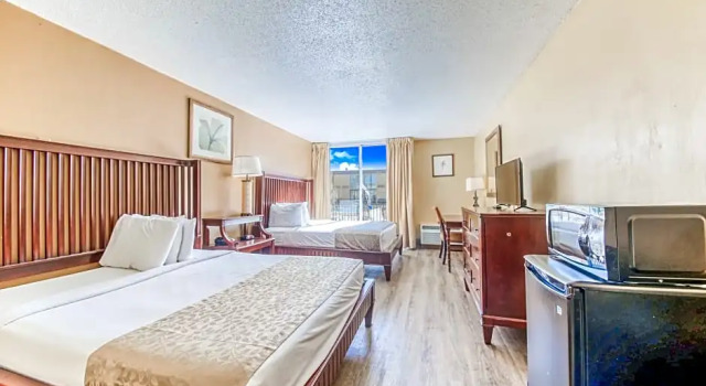 Номер Standard с видом на бассейн B&B HOTEL Orlando International Drive near Universal - Newly Renovated