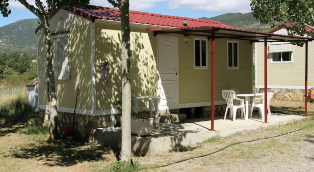 Carefully Furnished Chalet With a Covered Terrace, in Aragon, Réserver Chalet Villas à Aragon, Villa