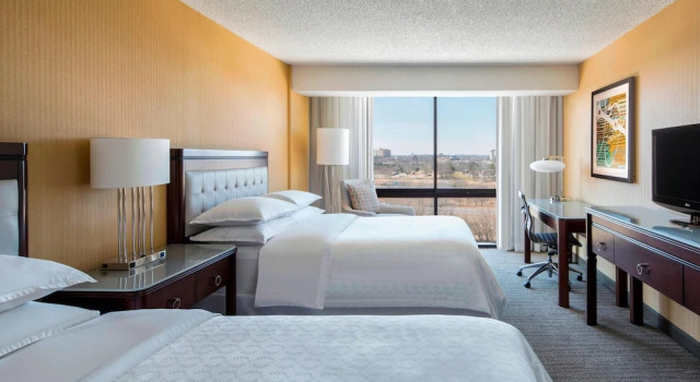Четырёхместный клубный номер Standard Sheraton West Des Moines