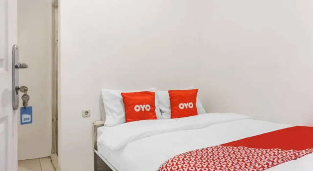 Номер Standard Super OYO 91074 Stariez Senen Syariah