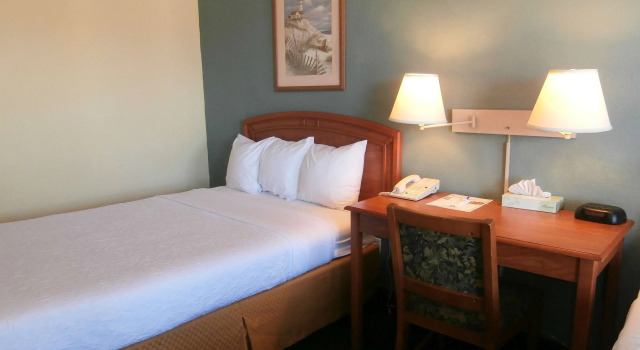 Четырёхместный номер Standard Americas Best Value Inn Florida Turnpike & I-95