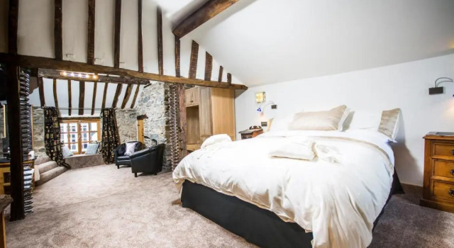 Коттедж Cornerstones, 16th Century Luxury Self Catering House overlooking the River Dee