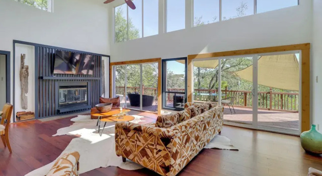 Waterfront Lake Travis Luxury Home w/ Large Deck!, Prenota Casa vacanze Cottage a Spicewood, Cottage
