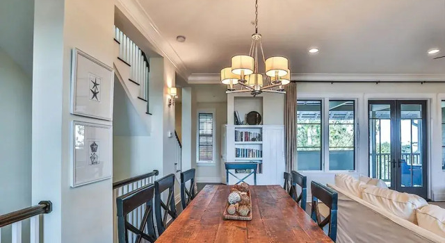 SIMMONS TOWNHOUSE 4 Bedroom Holiday Home by Five Star Properties