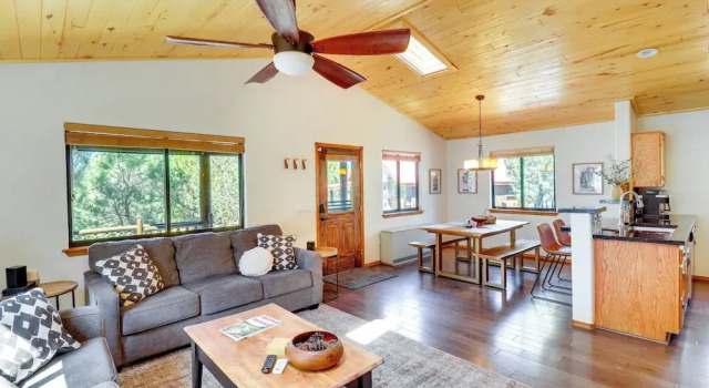 Коттедж Large Yard, Patio + Gas Grill: Show Low Cabin