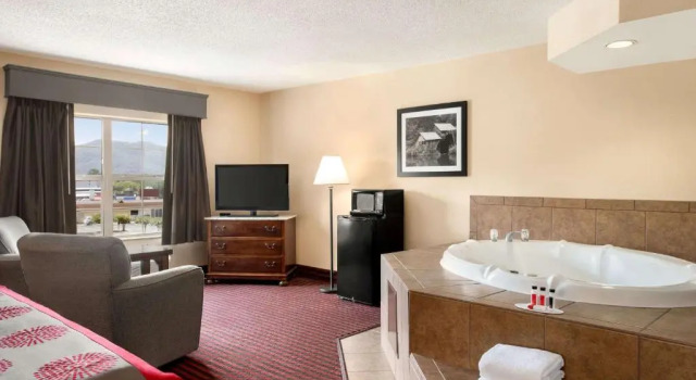 Одноместный люкс Ramada by Wyndham Pigeon Forge North