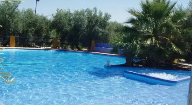 Cortijo los Llanos, Boek Hotel Hotels in Luque met zwembad, Zwembad