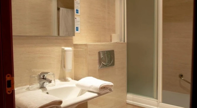 Трёхместный номер Hotel Villa de Barajas